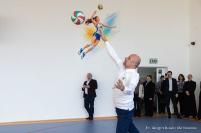 zdjęcie z uroczystego otwarcia hali sportowej w Szkole Podstawowej nr 16 w Rzeszowie, fot. Grzegorz Bukała, Urząd Miasta Rzeszowa